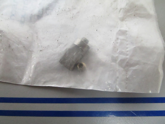 *NEW OEM* 0810 OMC Johnson Evinrude Clamp & Set Screw 385959 0385959