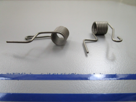 *NEW OEM* (LOT OF 2) 0810 OMC Johnson Evinrude Spring 322946 0322946