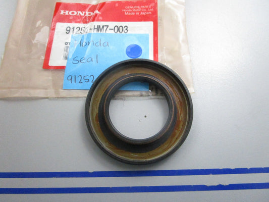 NEW OEM 91252-HM7-003 Honda Seal 0810