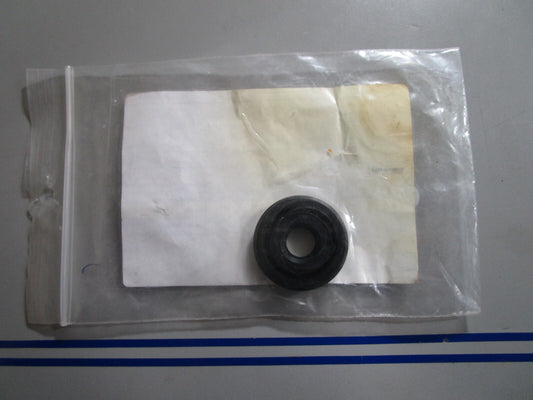 *NEW OEM* 0810 OMC Johnson Evinrude Diaphragm & Cup Assembly 435957 0435957