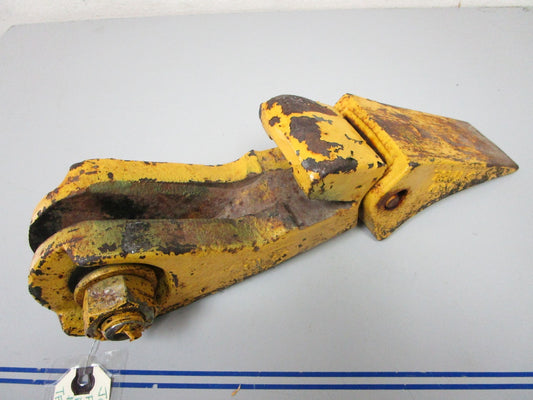 *NEW OEM* 0820 John Deere Fanggs Bucket Tooth & Adapter TF10L T112163