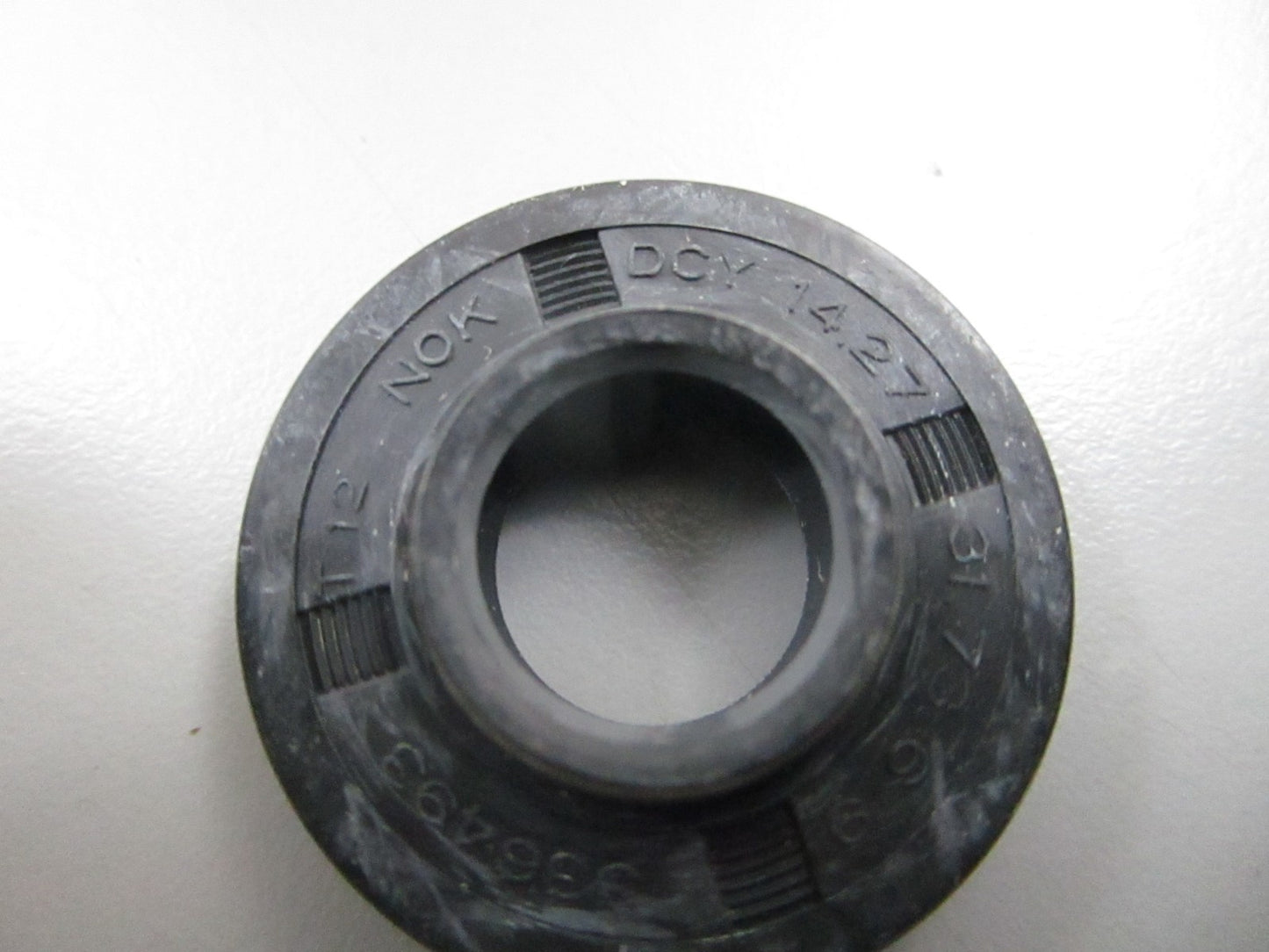 *NEW OEM* 0810 OMC Johnson Evinrude Oil Seal 336493 0336493