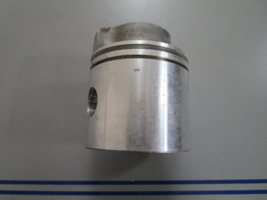 *NEW OEM* 0820 OMC Johnson Evinrude Piston 385339 0385339 317562