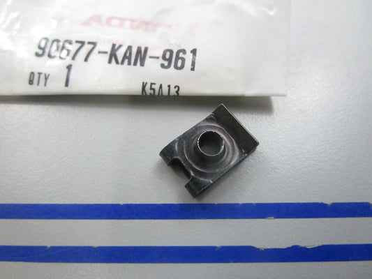 NEW OEM 90677-KAN-961 Honda Nut Clip 0810
