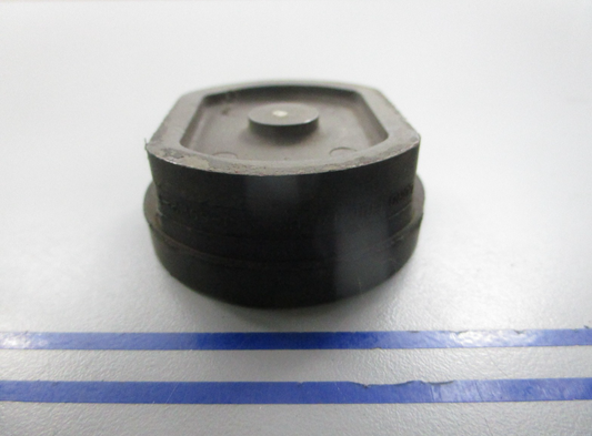 NEW OEM 25153 Mercury Quicksilver Lower Mount 0810