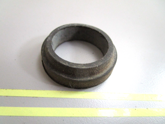 *NEW OEM* 0750 OMC Johnson Evinrude GROMMET 317844 0317844
