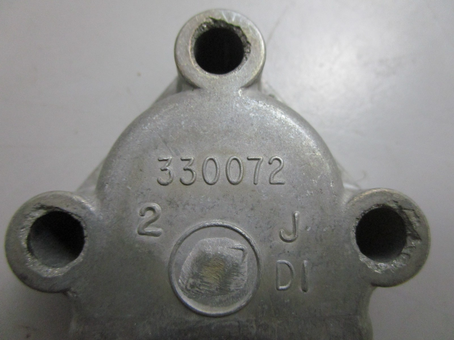 *NEW OEM* 0820 OMC Johnson Evinrude Thermostat Cover w/ Gasket 330072 329076