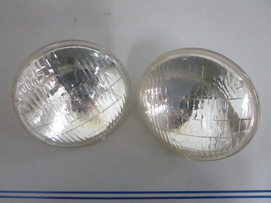 *NEW OEM* 0820 Guide 1960-67 T-3 12V Headlight Set L4001