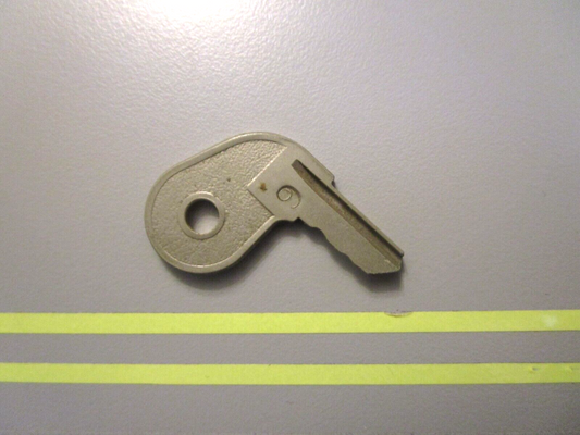 *NEW OEM* 0750 OMC Johnson Evinrude IGNITION KEY (73-9) 501774 0501774