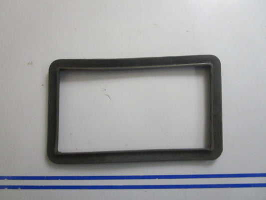 *NEW OEM* 0810 Volvo Penta Sealing Strip 831902