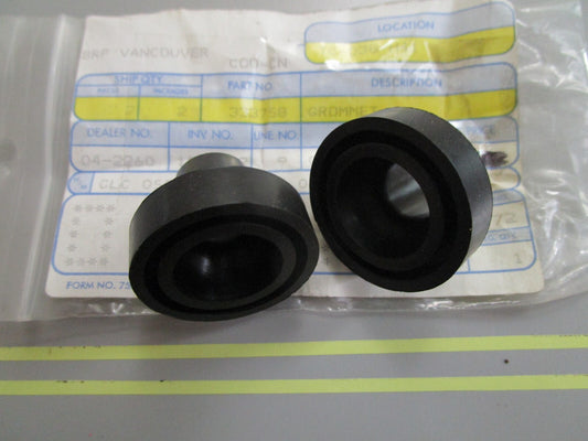 *NEW OEM* (LOT OF 2) 0810 OMC Johnson Evinrude Grommet 333756 0333756