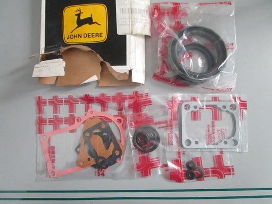 NEW OEM AM876063 John Deere Gasket Kit 0820