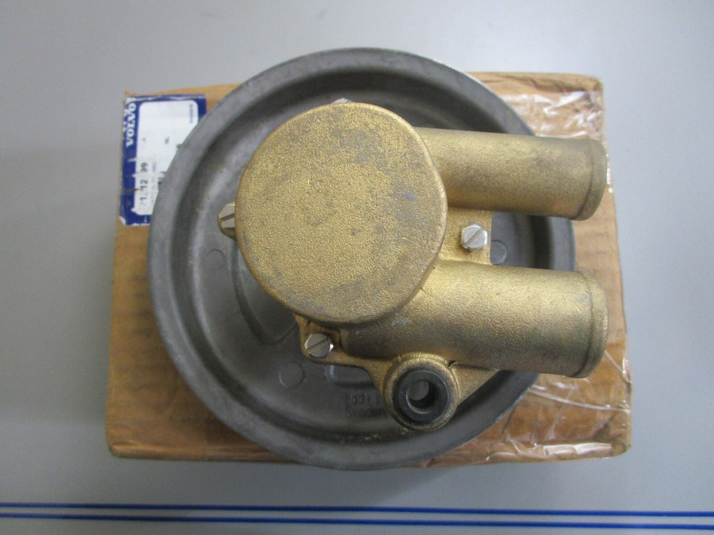 *NEW OEM* 0820 Volvo Penta Raw Water Sea Pump 21212799