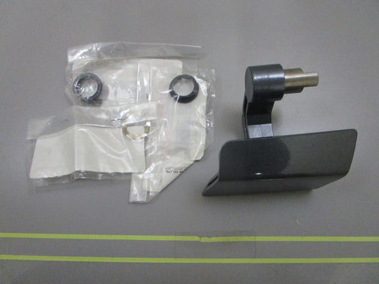 *NEW OEM* 0810 Yamaha Clamp Lever 68F-42817-00-8D