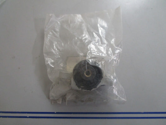 *NEW OEM* 0810 OMC Johnson Evinrude Upper Starboard Mount 5034474