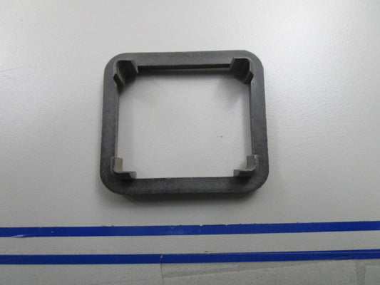 *NEW OEM* 0810 OMC Johnson Evinrude Retainer 336634 0336634