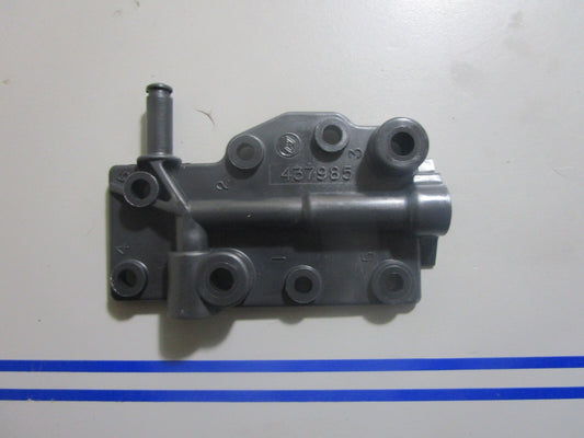 *NEW OEM* 0810 OMC Johnson Evinrude Carburetor Body Assembly 437985 0437985