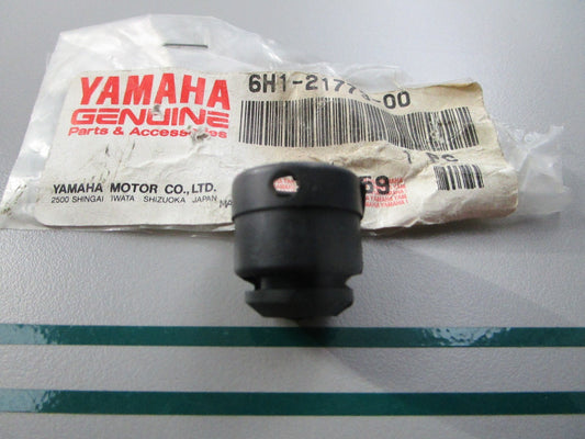 NEW OEM 6H1-21773-00-00 Yamaha Grommet 0810
