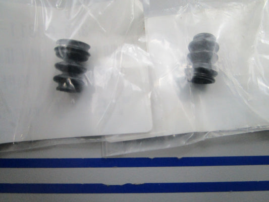 NEW OEM (LOT OF 2) 3R3-03311-1 3R3033111 Tohatsu Rubber Boot 0810