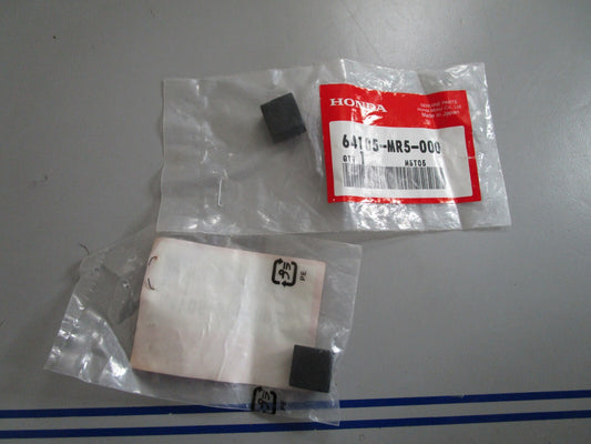 *NEW OEM* (LOT OF 2) 0810 Honda Rubber 64105-MR5-000