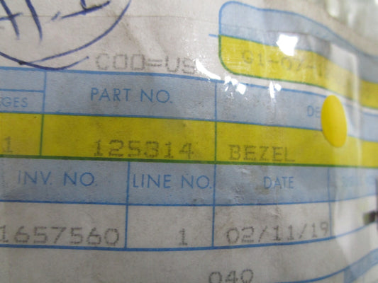 *NEW OEM* 0810 OMC Johnson Evinrude Bezel 125314 0125314