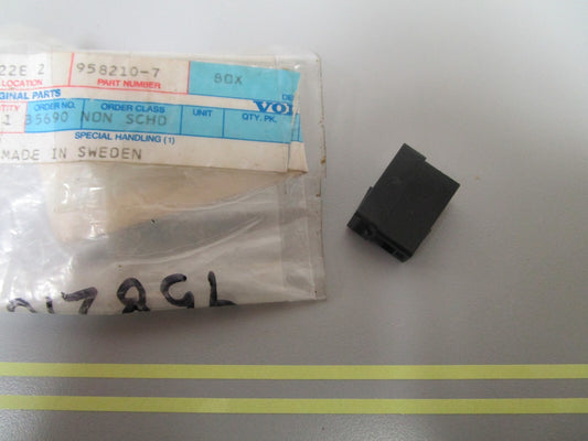 *NEW OEM* 0810 Volvo Penta Housing 958210