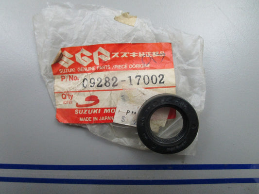 *NEW OEM* 0810 Suzuki Seal 09282-17002