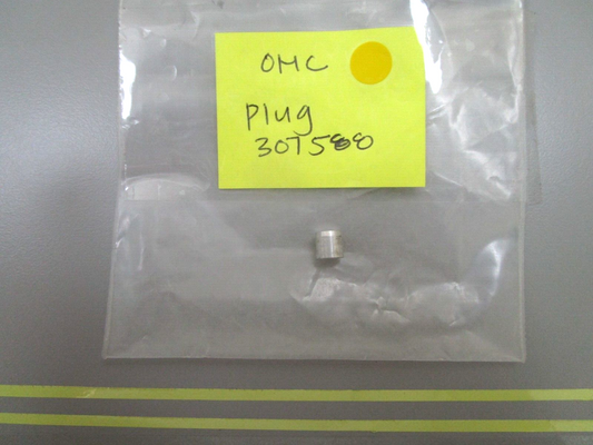 *NEW OEM* 0750 OMC Johnson Evinrude PLUG 307588 0307588