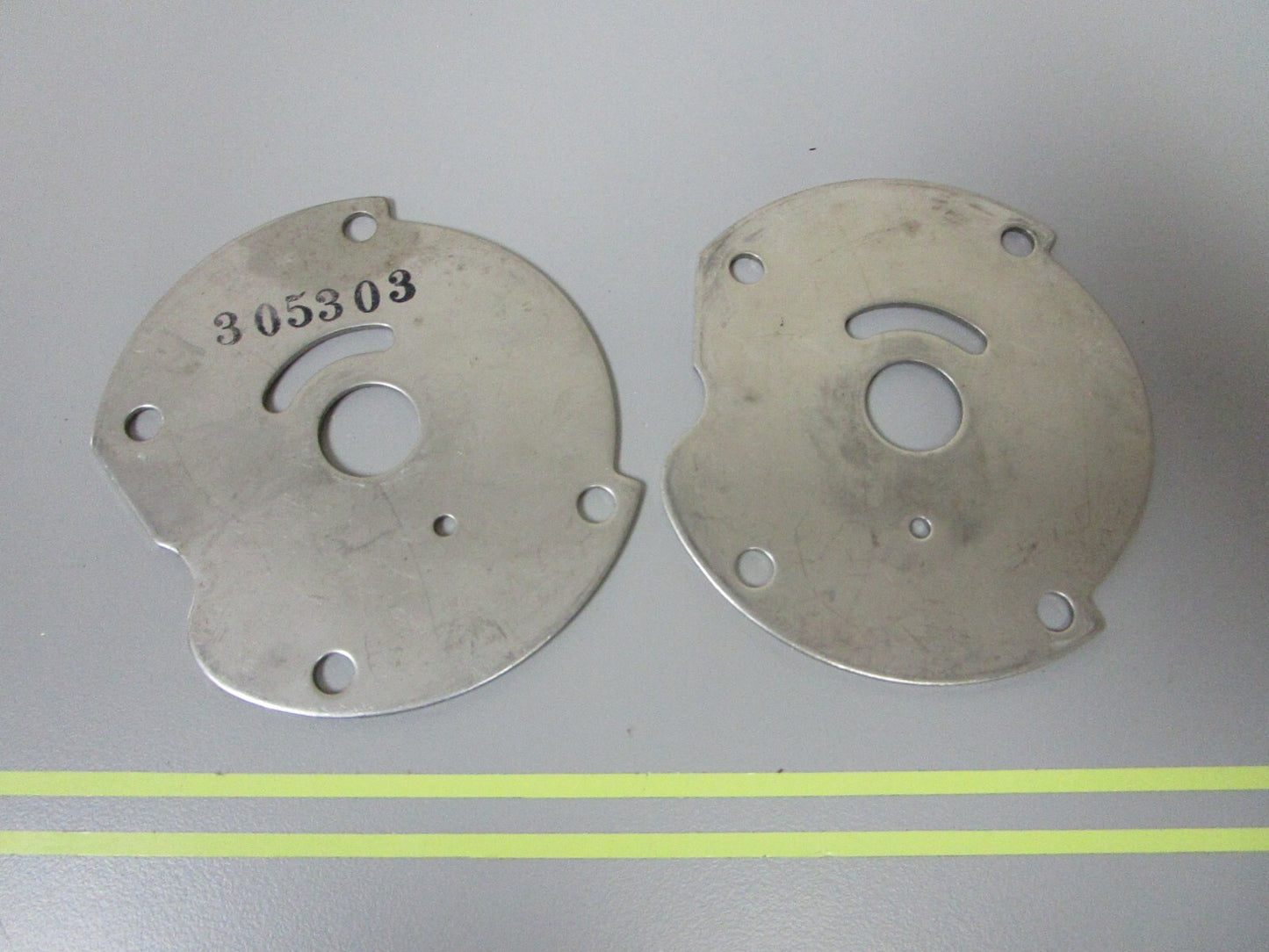 *NEW OEM* (LOT OF 2) 0810 OMC Johnson Evinrude Impeller Housing Plate 0305303