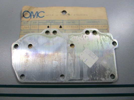 NEW OEM 323263 0323263 OMC Johnson Evinrude Exhaust Plate Cover 0810