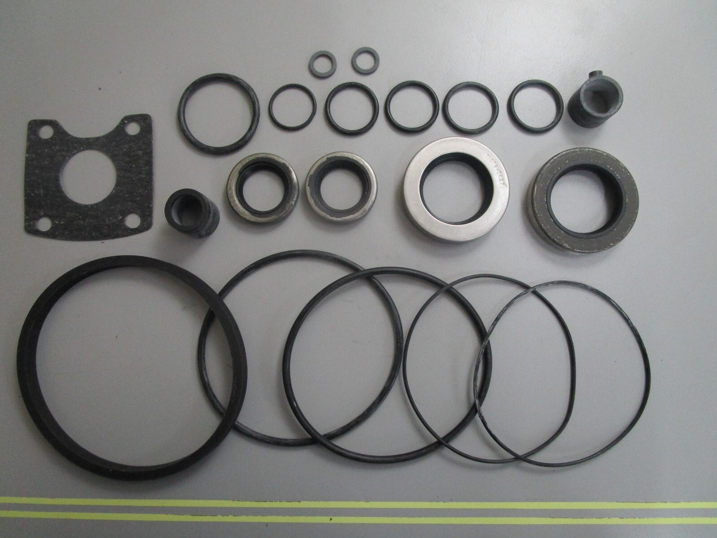 *NEW OEM* 0820 Mercury Quicksilver Oil Seal Kit 26-32511A1