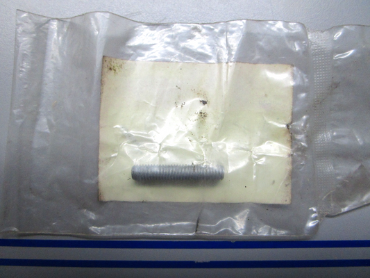 *NEW OEM* 0810 Honda Stud Bolt 90033-041-020