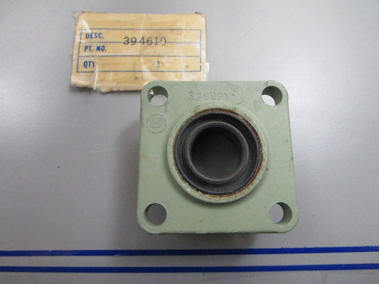 *NEW OEM* 0810 OMC Johnson Evinrude Bearing Housing & Seal 394610 0394610