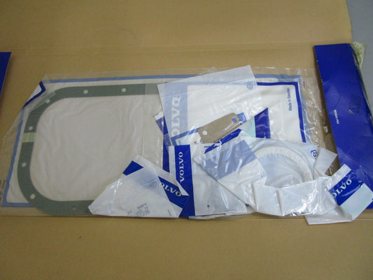 *NEW OEM* 0820 Volvo Penta Gasket Kit 876433