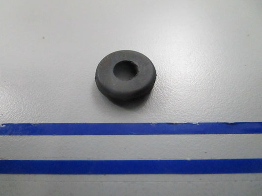 *NEW OEM* 0810 OMC Johnson Evinrude Grommet 3011290