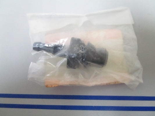 *NEW OEM* 0810 Suzuki Fuel Connector Plug 65720-94401