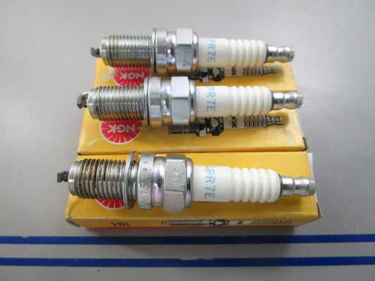 NEW (LOT OF 3) DCPR7E NGK Spark Plug 0810