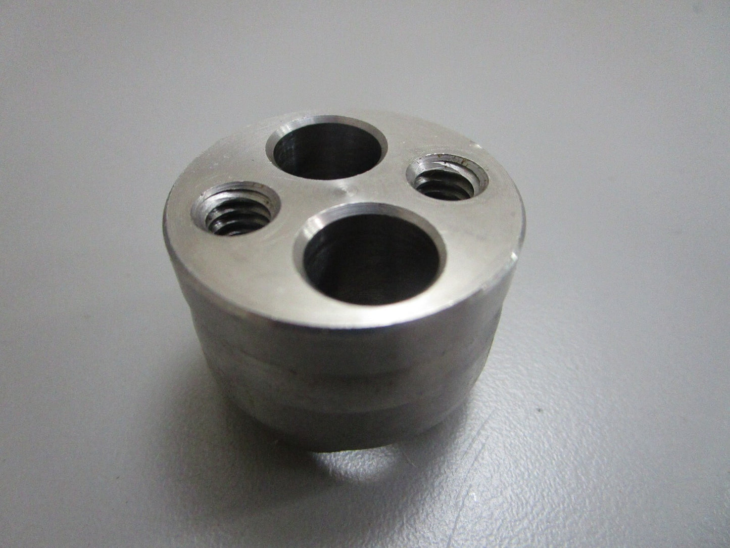 *NEW OEM* 0820 Volvo Penta Bearing Pivot 852705