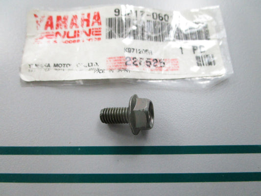 NEW OEM 95817-06012 Yamaha Flange Bolt 0810