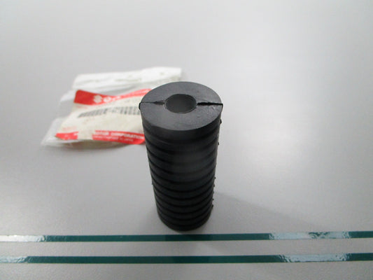 NEW OEM 25652-10F00 Suzuki Rubber 0810