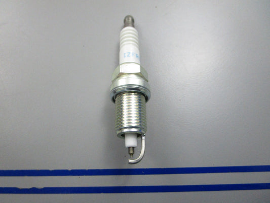 NEW IZDE6J NGK Spark Plug 0810