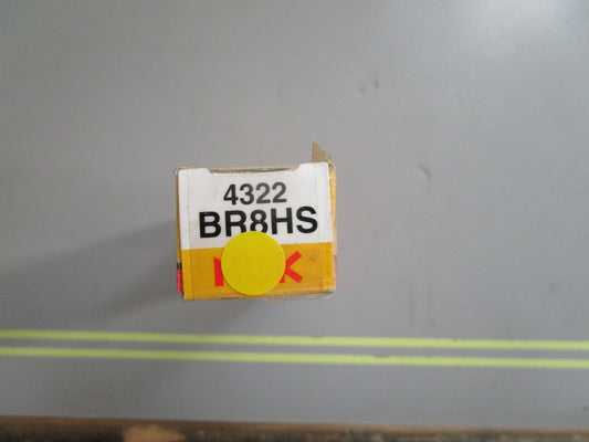 *NEW* 0810 NGK Spark Plug 4322 BR8HS