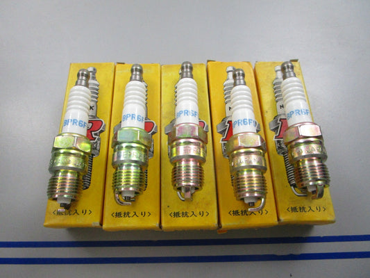 NEW (LOT OF 5) BPR6FS NGK Spark Plug 0810