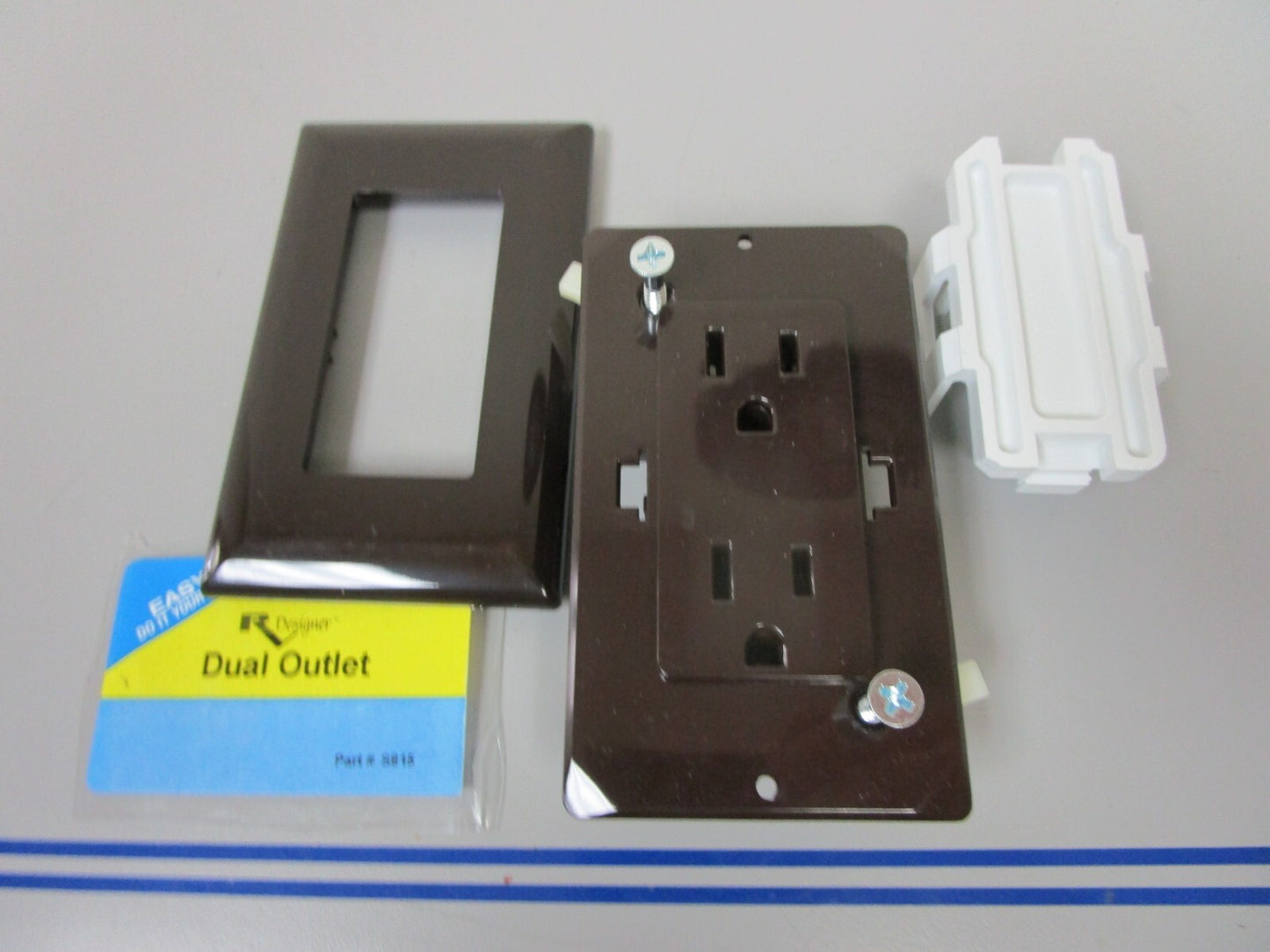 *NEW* 0810 RV Designer Dual Outlet S815