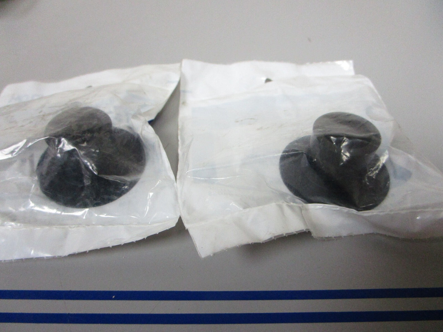 *NEW* 0810 Sierra Plastic Bushing 18-4204 Replaces: Volvo 826341
