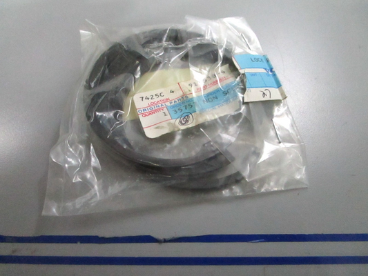*NEW OEM* 0810 Volvo Penta Lock Ring 914538-4