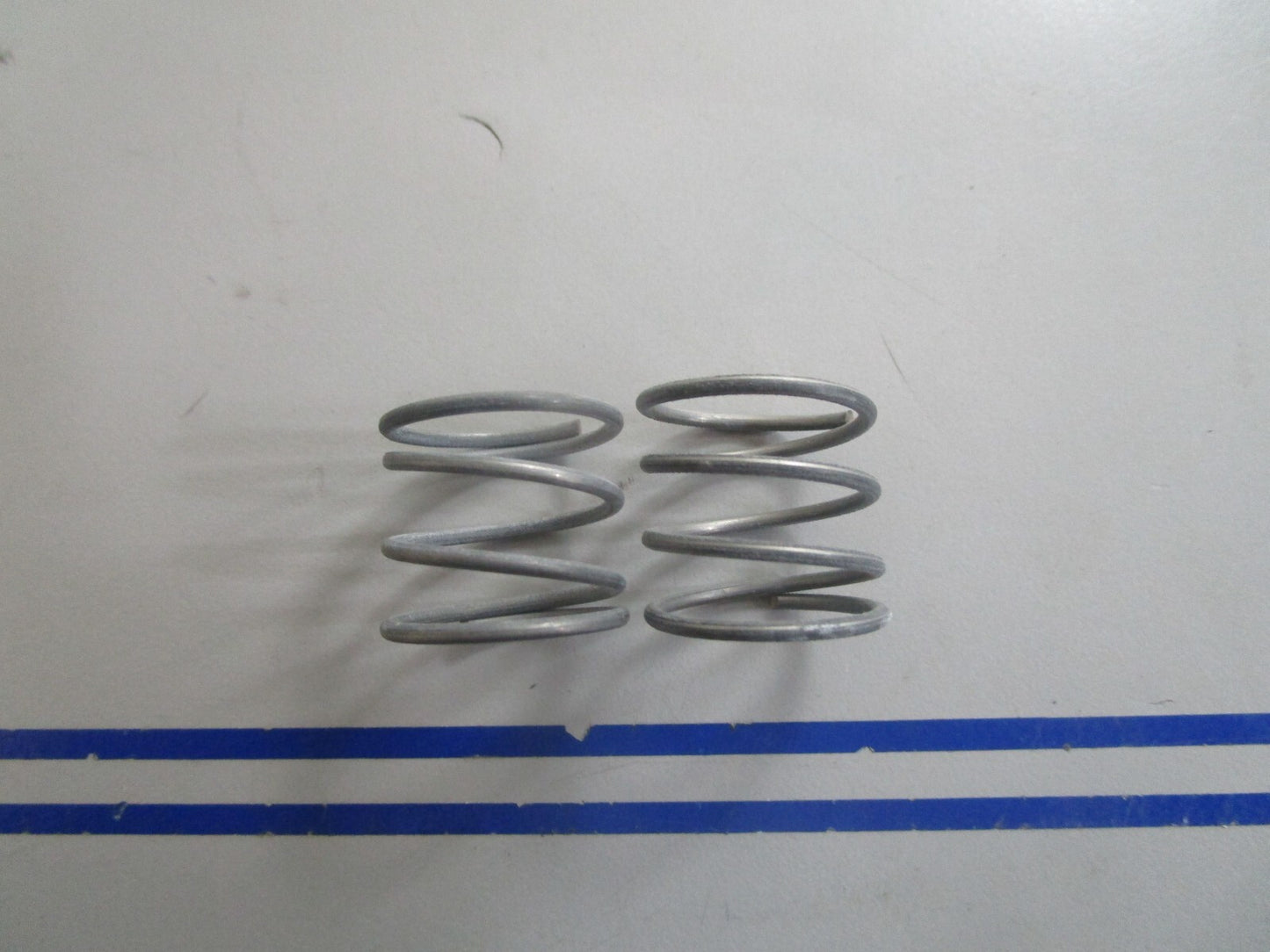 *NEW OEM* (LOT OF 2) 0770 OMC Johnson Evinrude Spring 309890 0309890