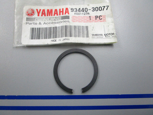 NEW OEM 93440-30077-00 Yamaha Circlip 0810
