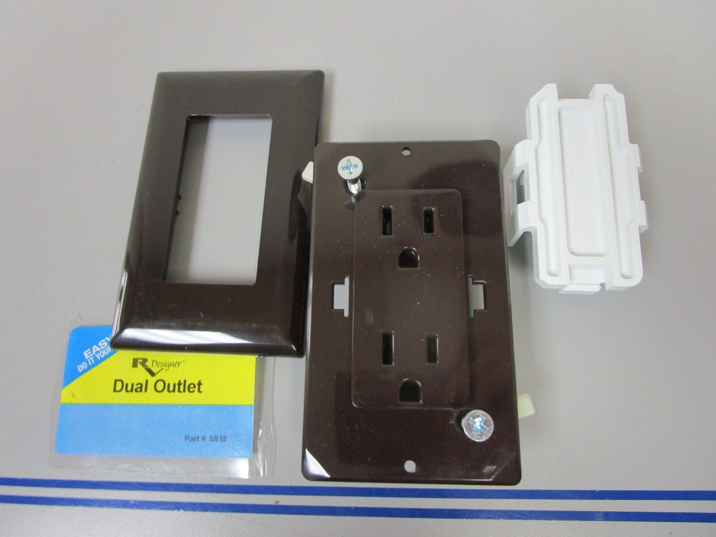 *NEW* 0810 RV Designer Dual Outlet S815