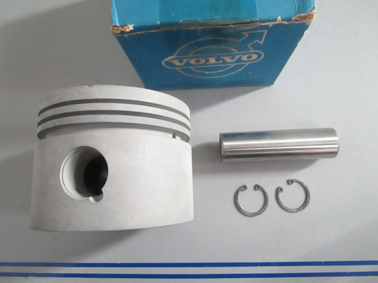 NEW OEM 875507 Volvo Penta Piston Kit 0820
